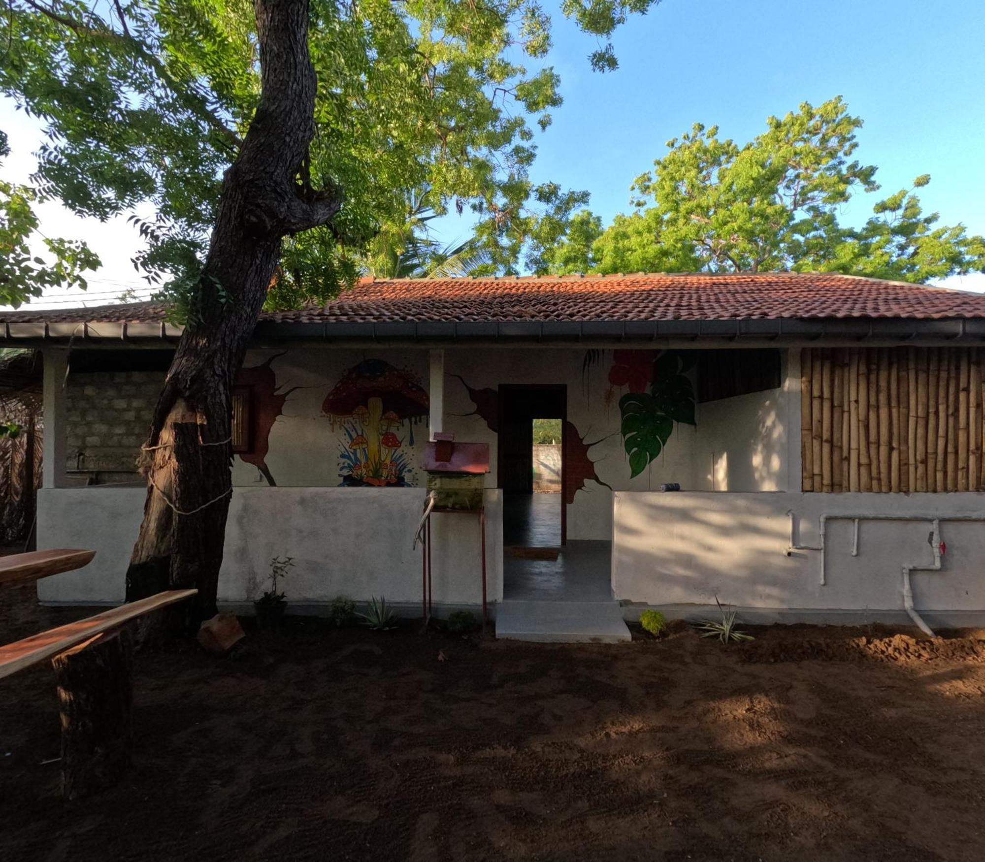 C U Hostel Trincomalee Buitenkant foto